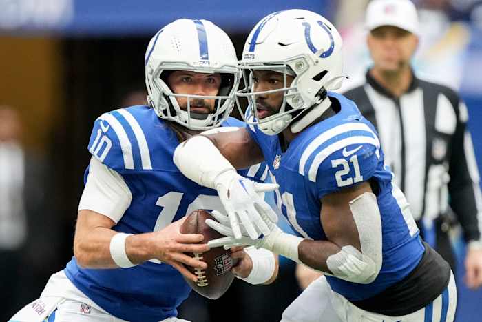 Indianapolis Colts quarterback Gardner Minshew (10) fakes a hand off to Indianapolis Colts running back Zack Moss (21) on Sunday, Oct. 8, 2023, during a game against the Tennessee Titans at Lucas Oil Stadium in Indianapolis.